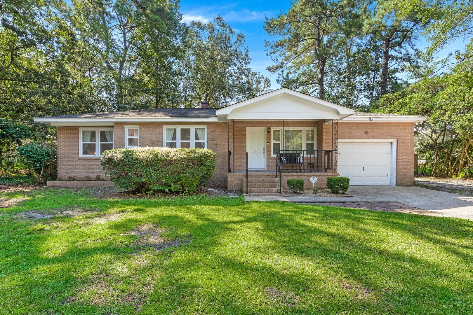 North Charleston House: 2611 North Oakridge Circle