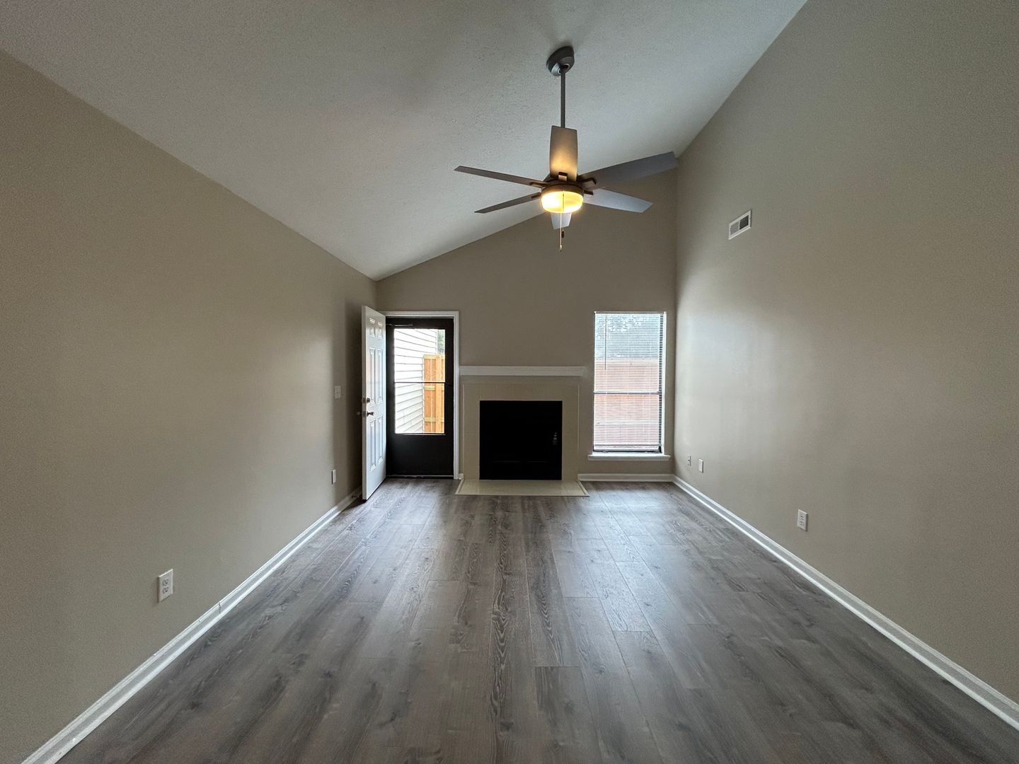 923 East Estates Blvd Unit E 3 of 8