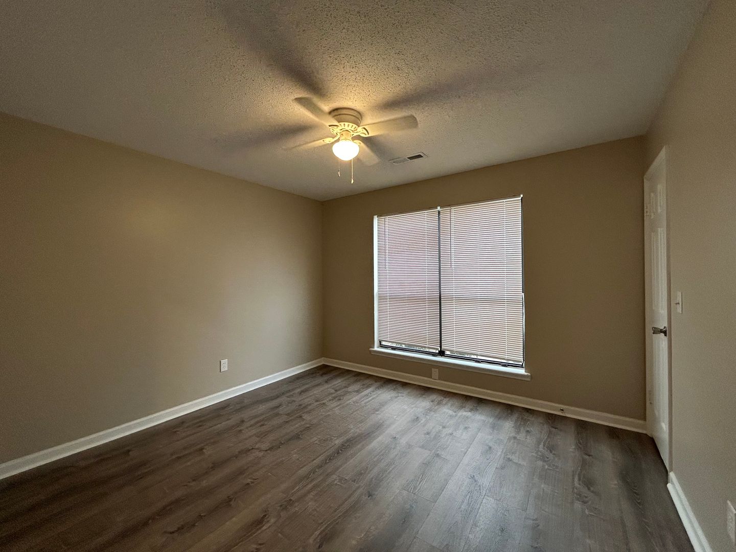 923 East Estates Blvd Unit E 7 of 8