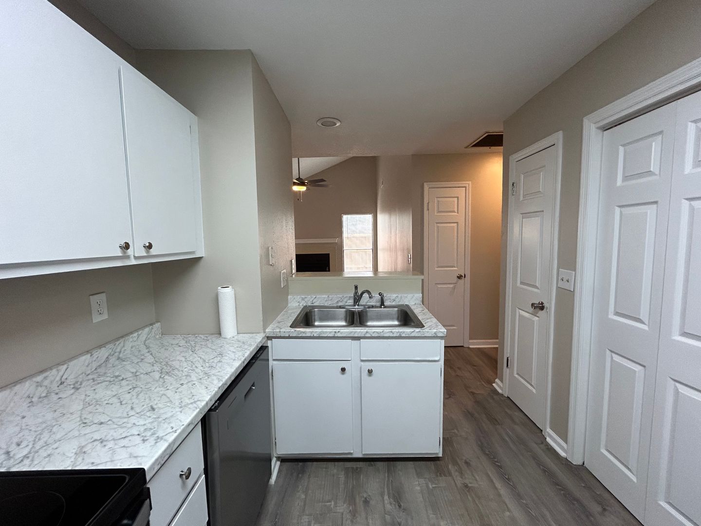 923 East Estates Blvd Unit E 5 of 8