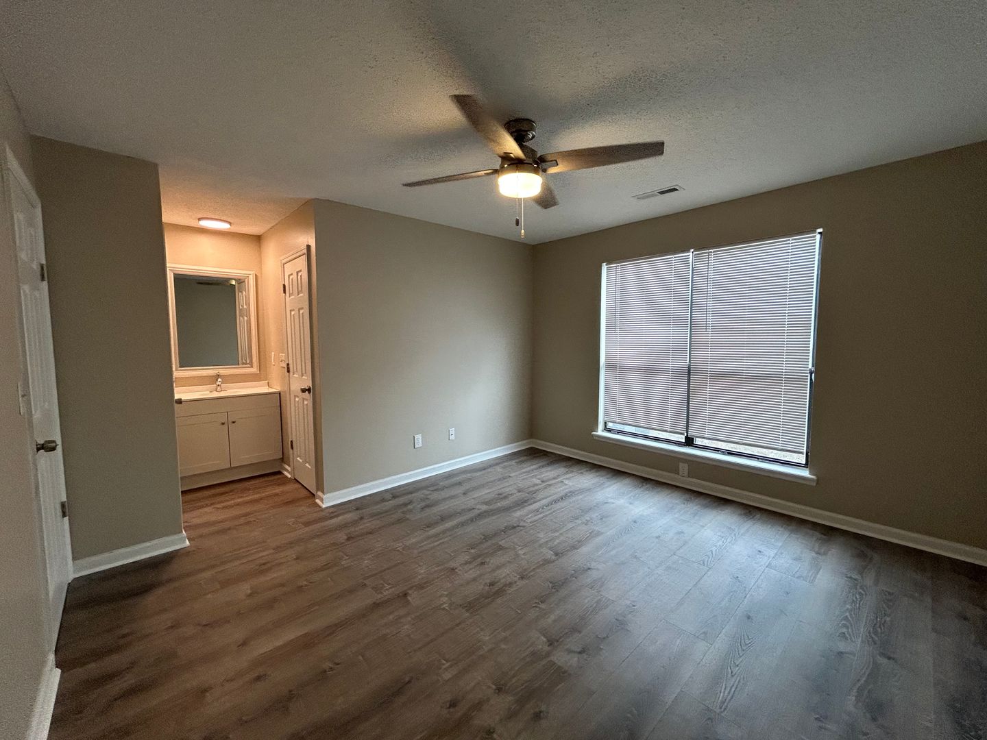 923 East Estates Blvd Unit E 9 of 13