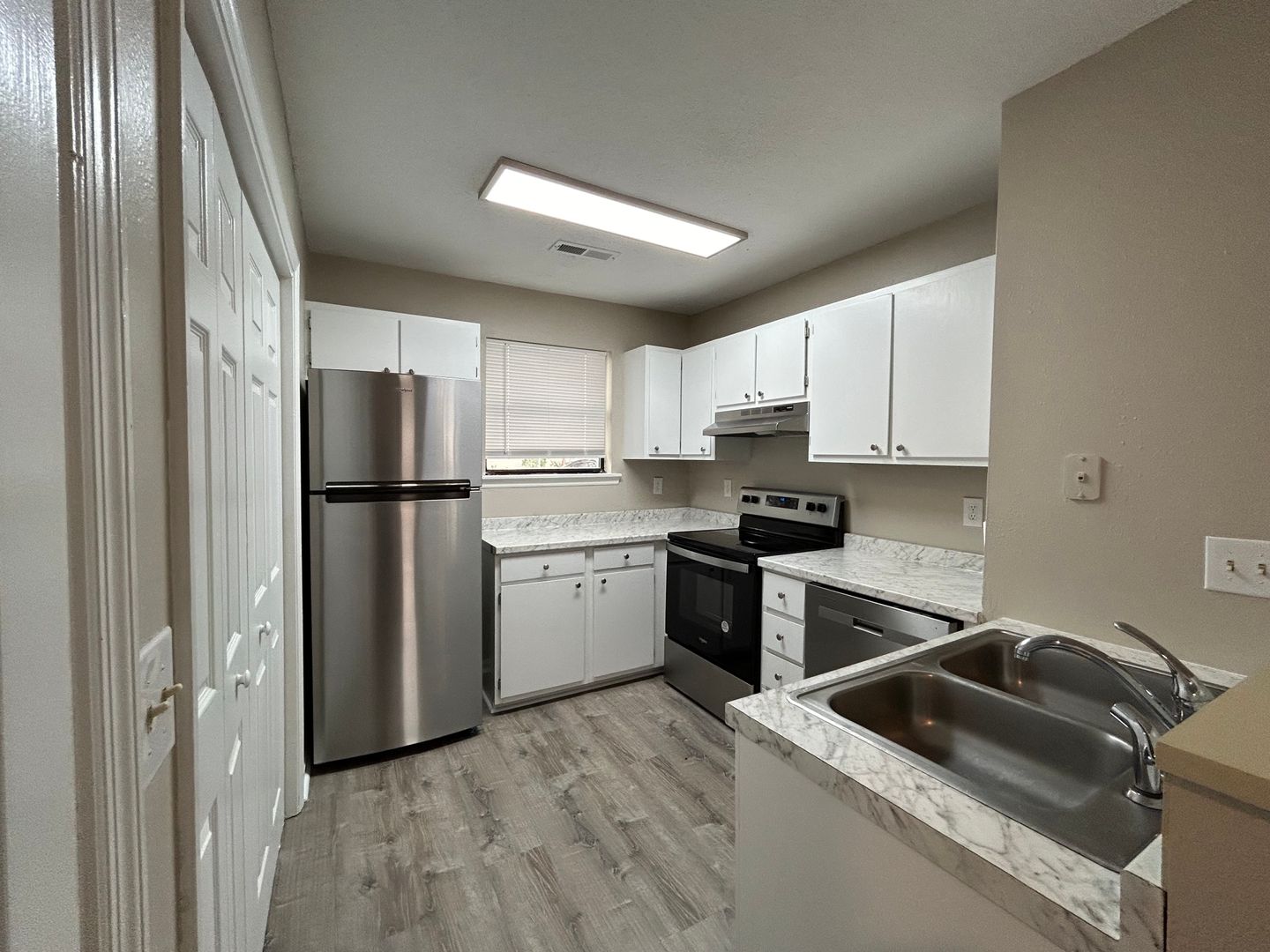 923 East Estates Blvd Unit E 4 of 8