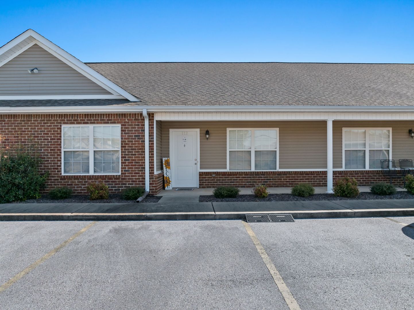 Florence Apartment: 101 Summerfield Place