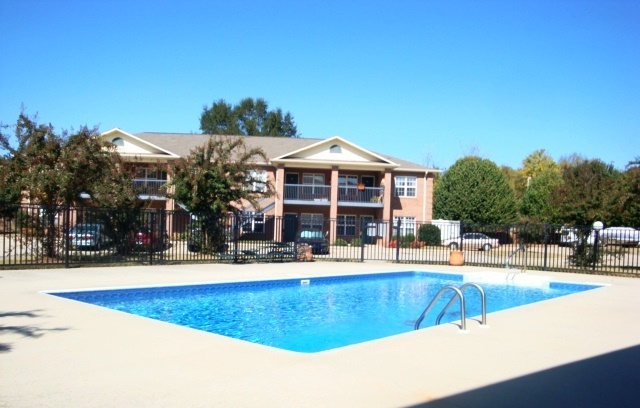 Florence Apartment: 4415 Chisholm Rd