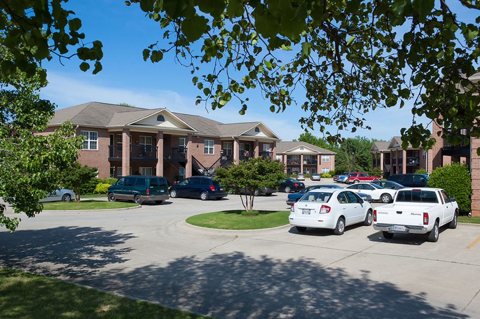 Florence Apartment: 4415 Chisholm Rd