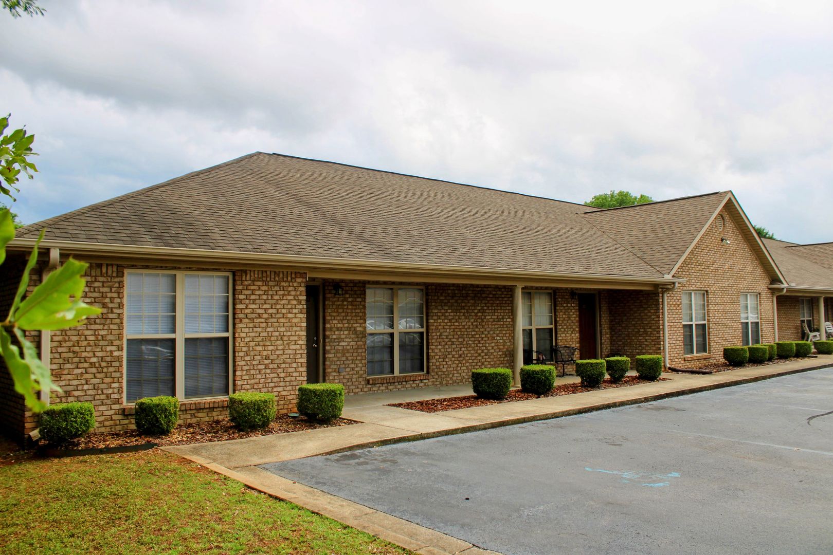 Tuscumbia Apartment: 401 Gann Blvd