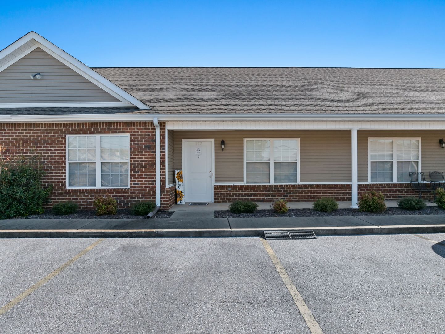 Florence Apartment: 101 Summerfield Place