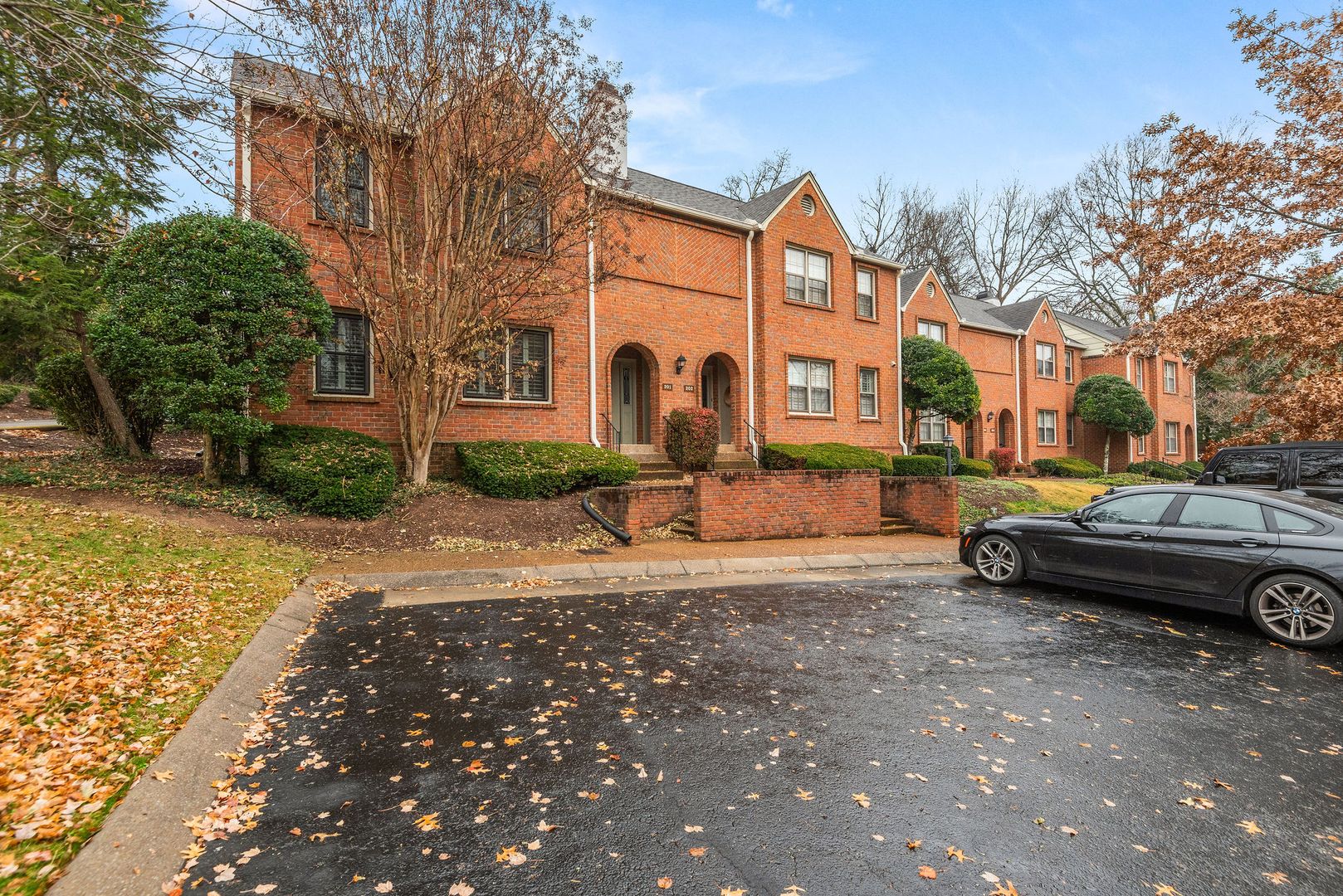 Nashville House: 201 Westchase Dr.