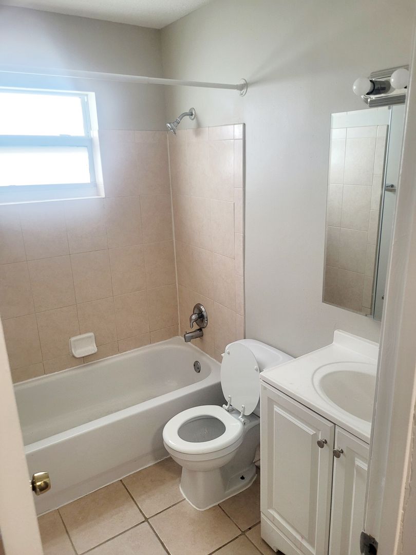 Deerfield Beach Apartment: 1341-1361 SE 3rd CT