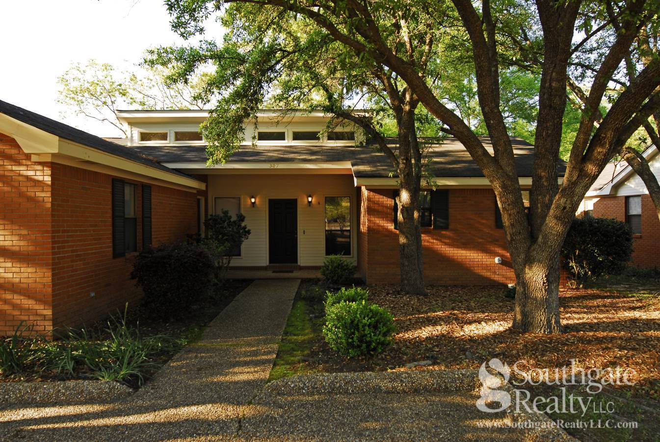 Hattiesburg Apartment: 2704B McInnis Loop