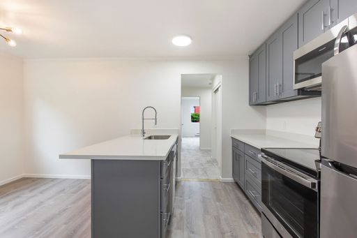 Spacious 2 Bedroom unit with large balcony – photo 1