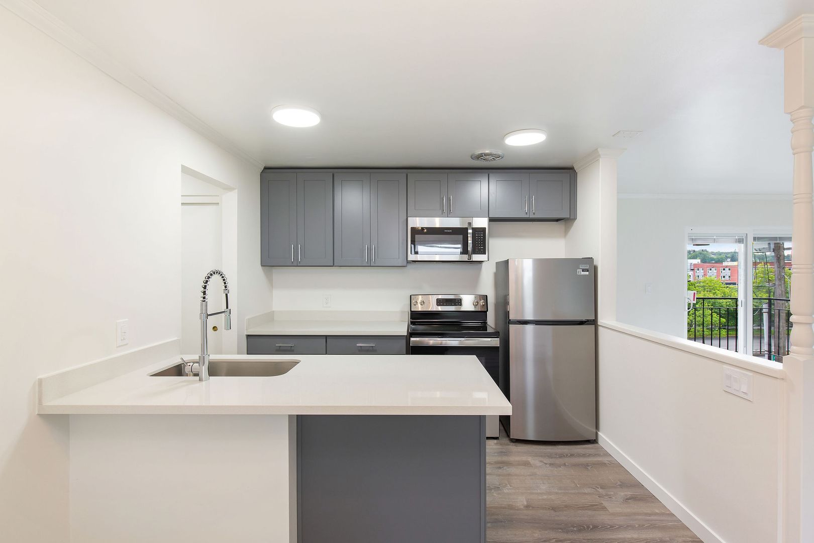 SEATTLE Apartment: 2850 15TH AVE W