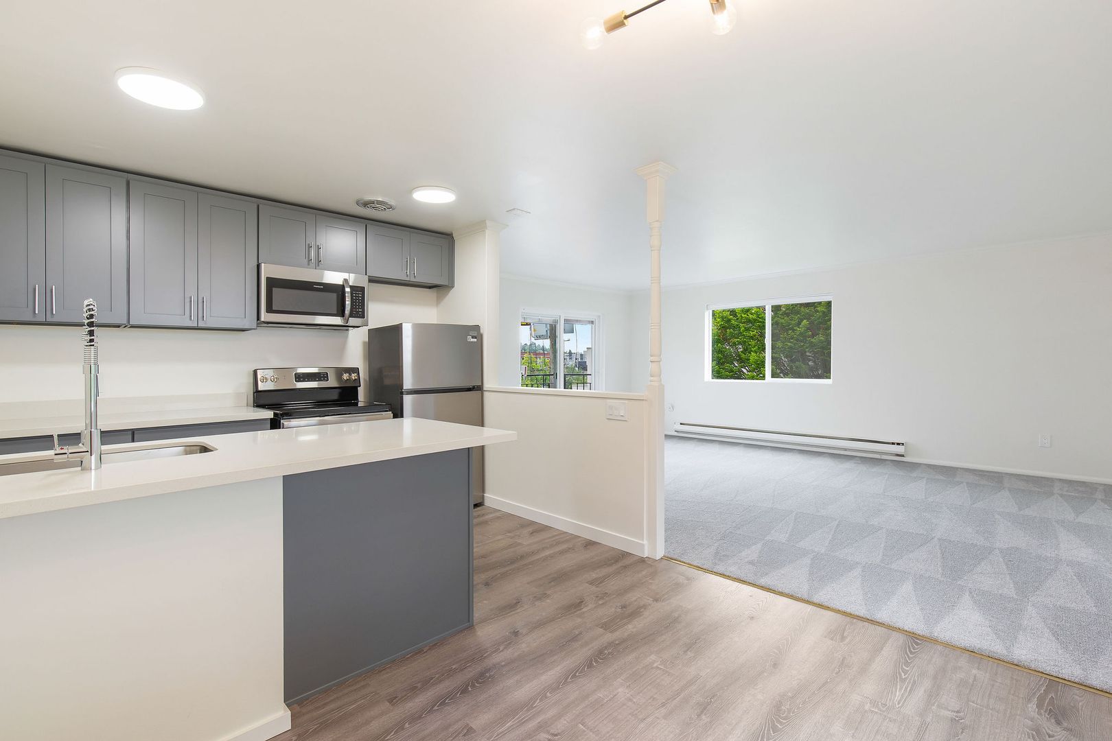 SEATTLE Apartment: 2850 15TH AVE W