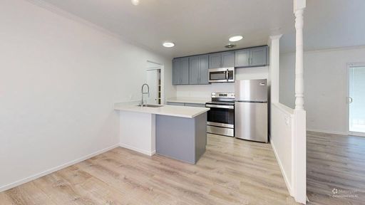 2 bedroom 1 bathroom unit. Apt 301 – photo 1