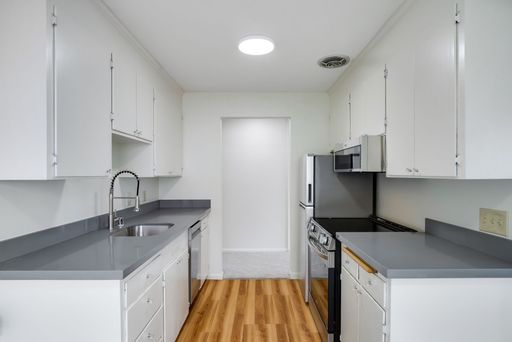 Luxury 2 Bedroom with Den – photo 1