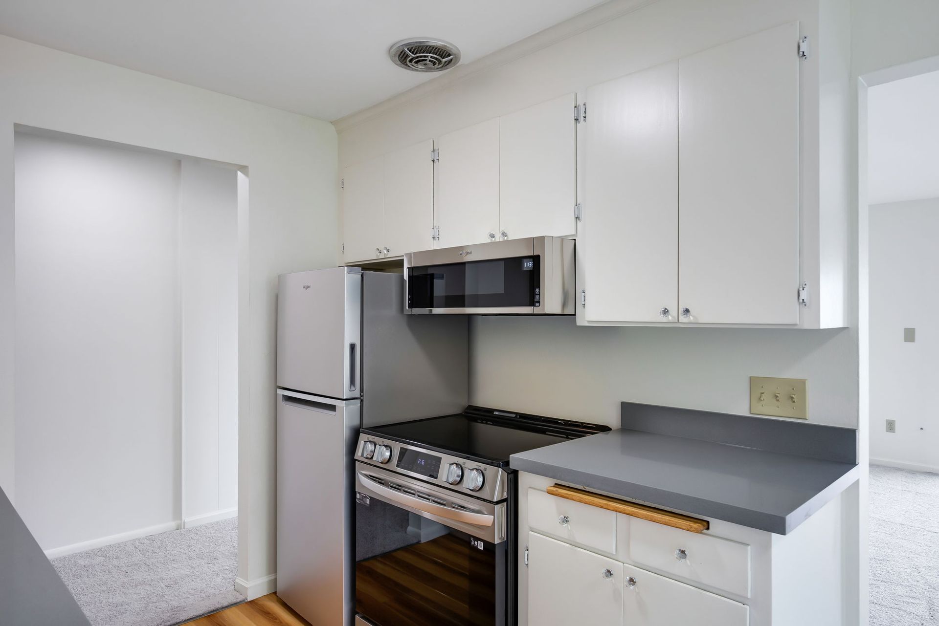 SEATTLE Apartment: 2850 15TH AVE W