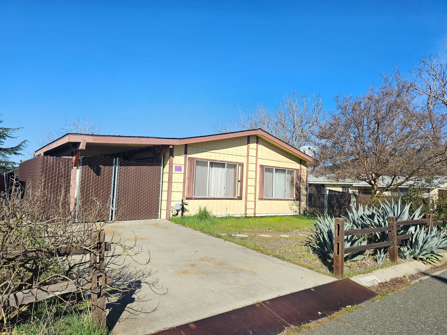 Clearlake Oaks House: 13973 Apple Lane