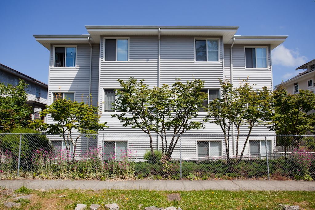 Seattle Apartment: 4738 19th Ave NE