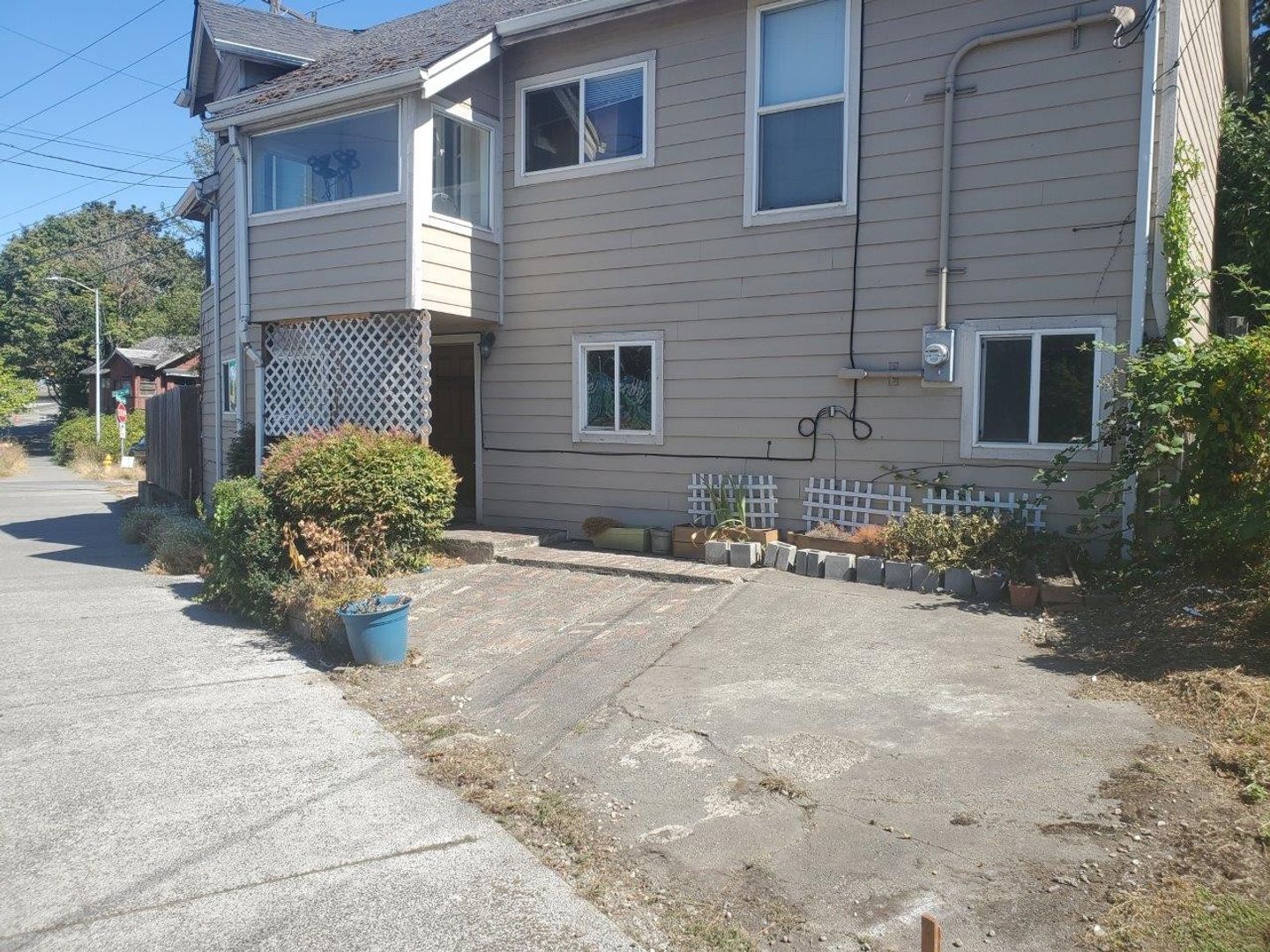 Seattle Apartment: 3823 23rd Ave SW