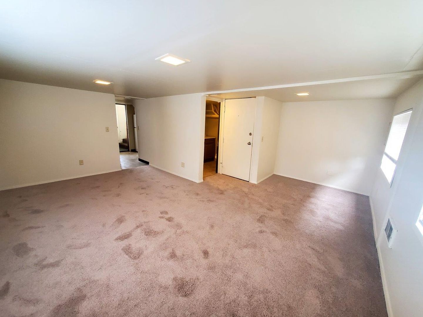 Everett Apartment: 2423 Rucker Ave