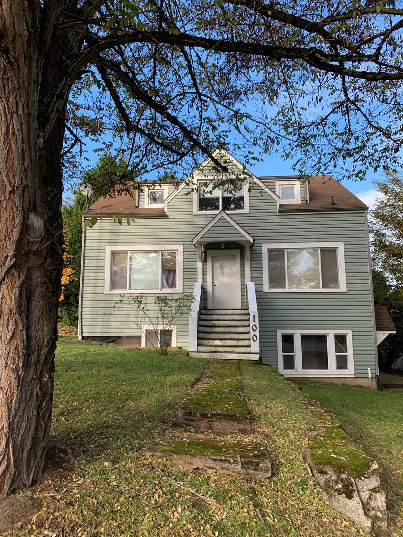 Renton Apartment: 100 NW 3rd Place