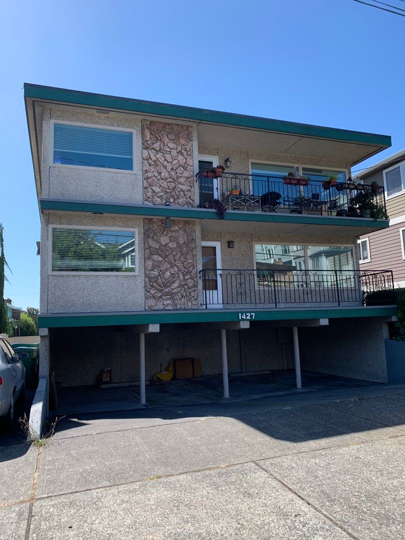 Seattle Apartment: 1427 NW 62nd St