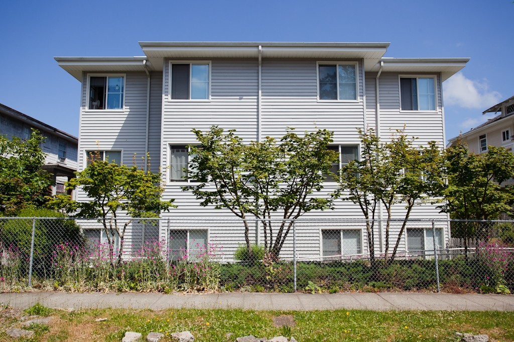 Seattle Apartment: 4738 19th Ave NE