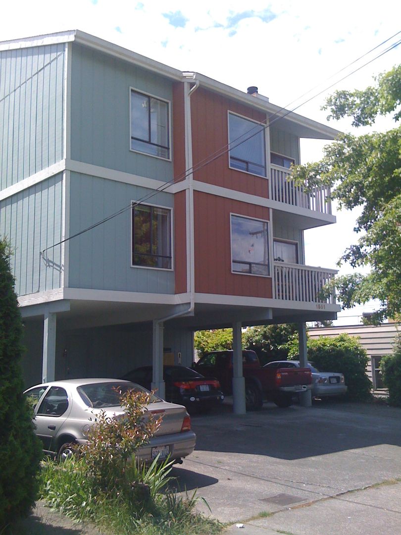 Seattle Apartment: 1552 NW 52nd St.