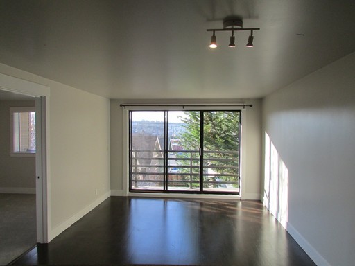 Wonderful 2/1 View Condo in Wallingford/Fremont – photo 1