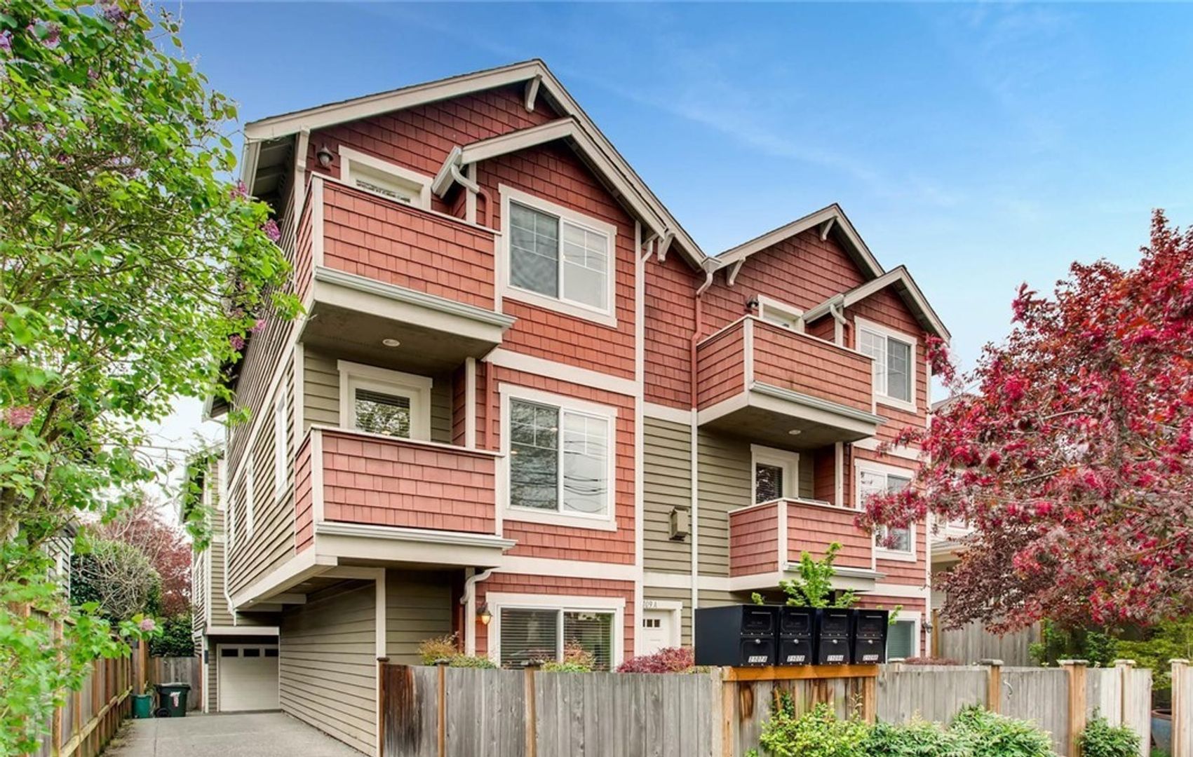 Seattle House: 2109 4th Ave. N #A