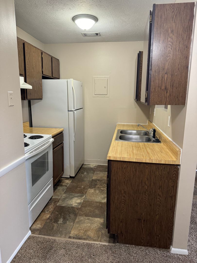 Laporte Apartment: 2400 Andrew Avenue