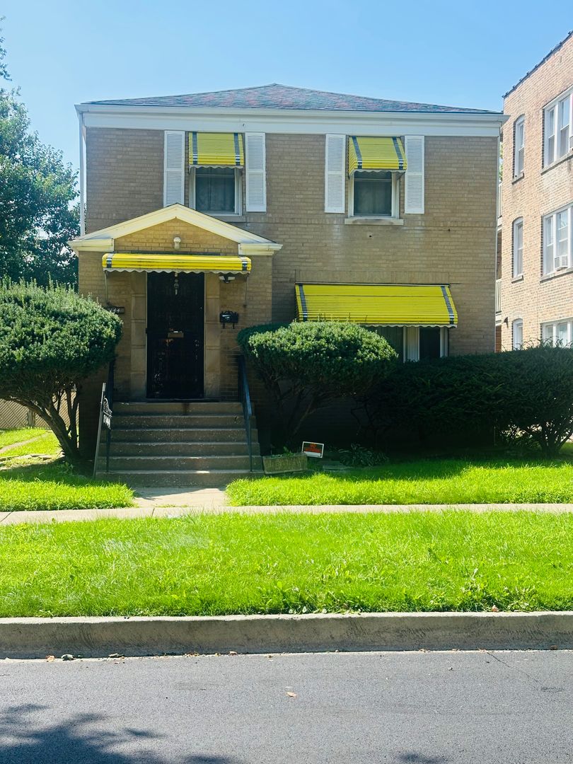 Chicago House: 8144 S Crandon