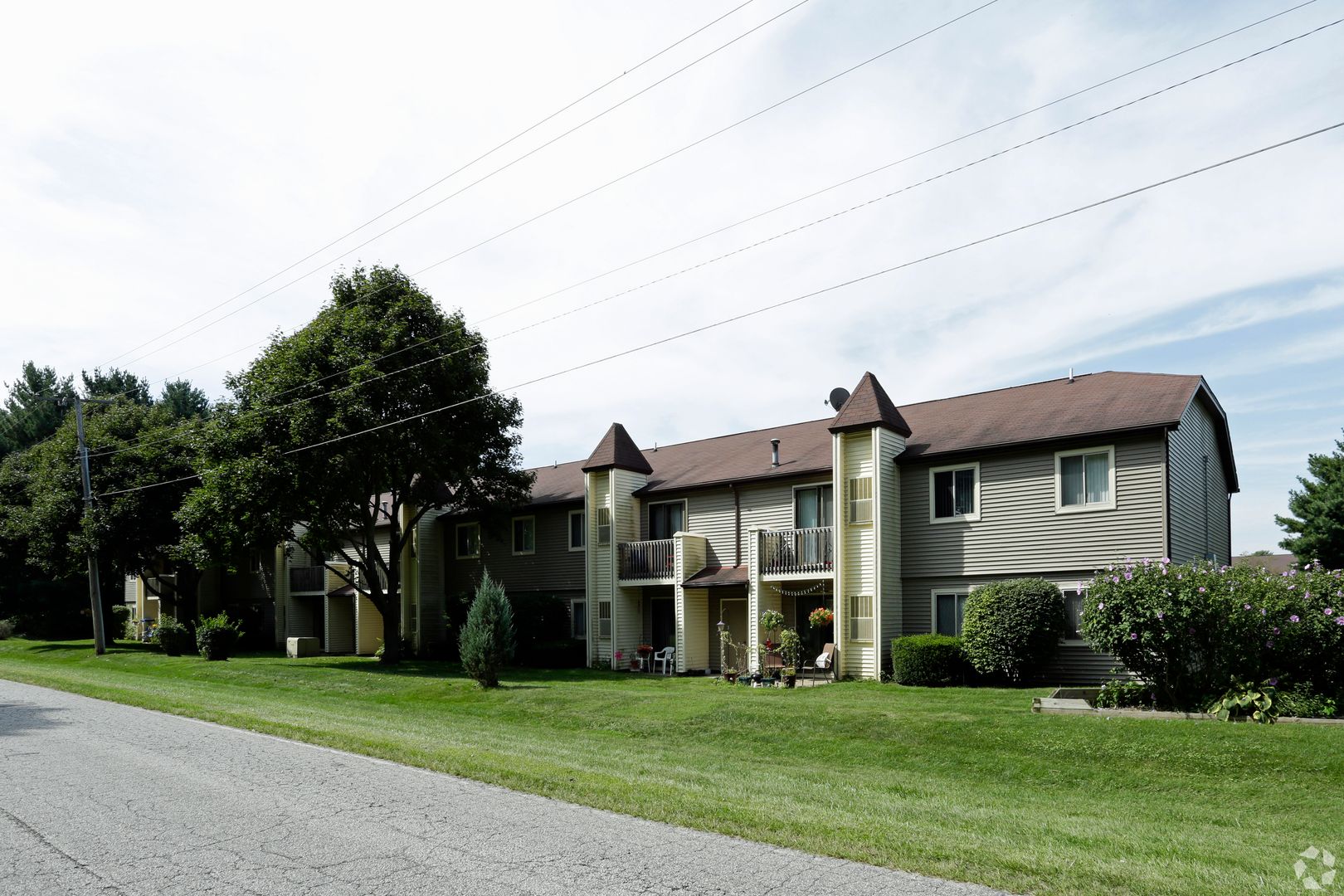 Laporte Apartment: 2400 Andrew Avenue