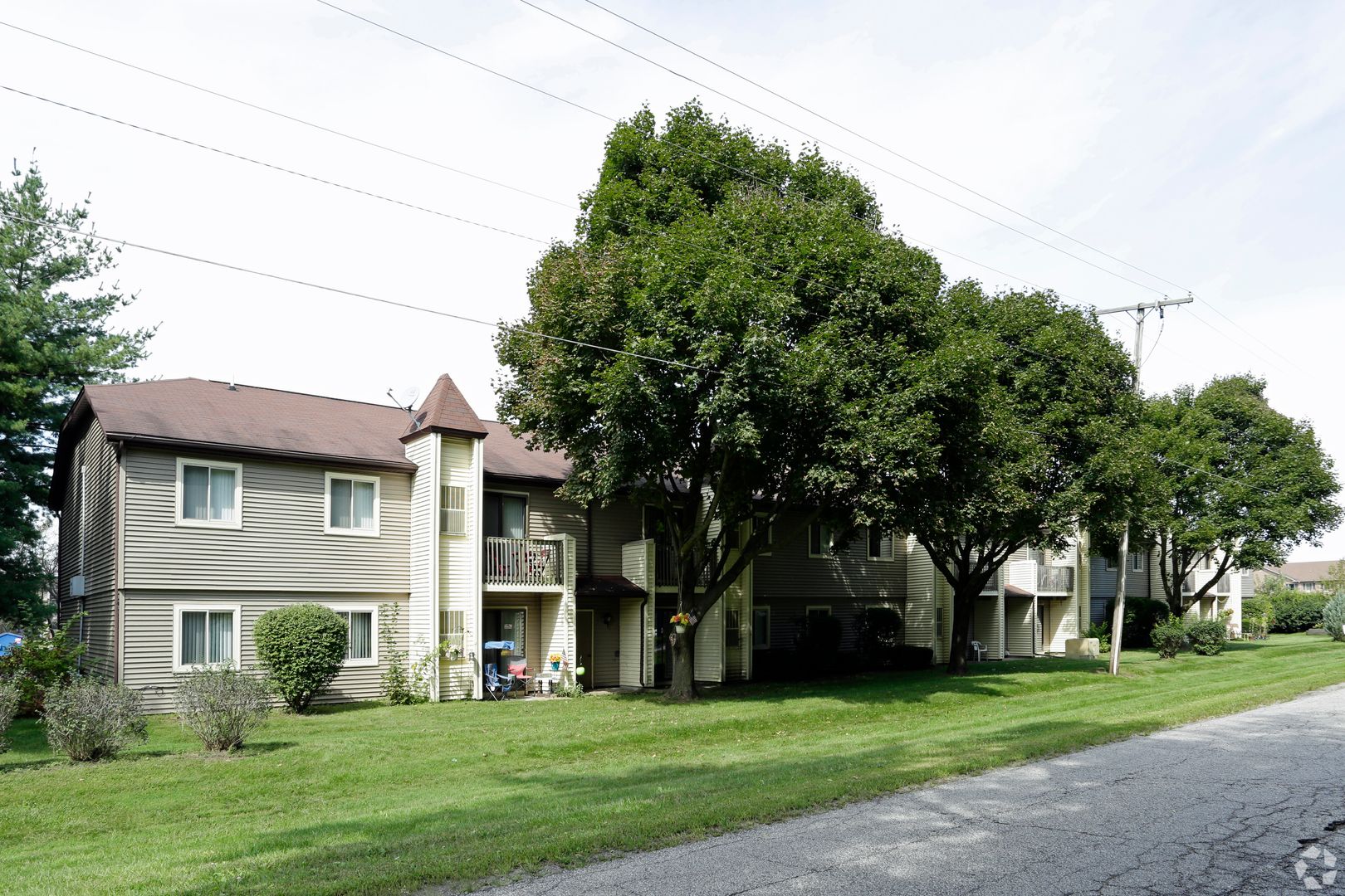 Laporte Apartment: 2400 Andrew Avenue