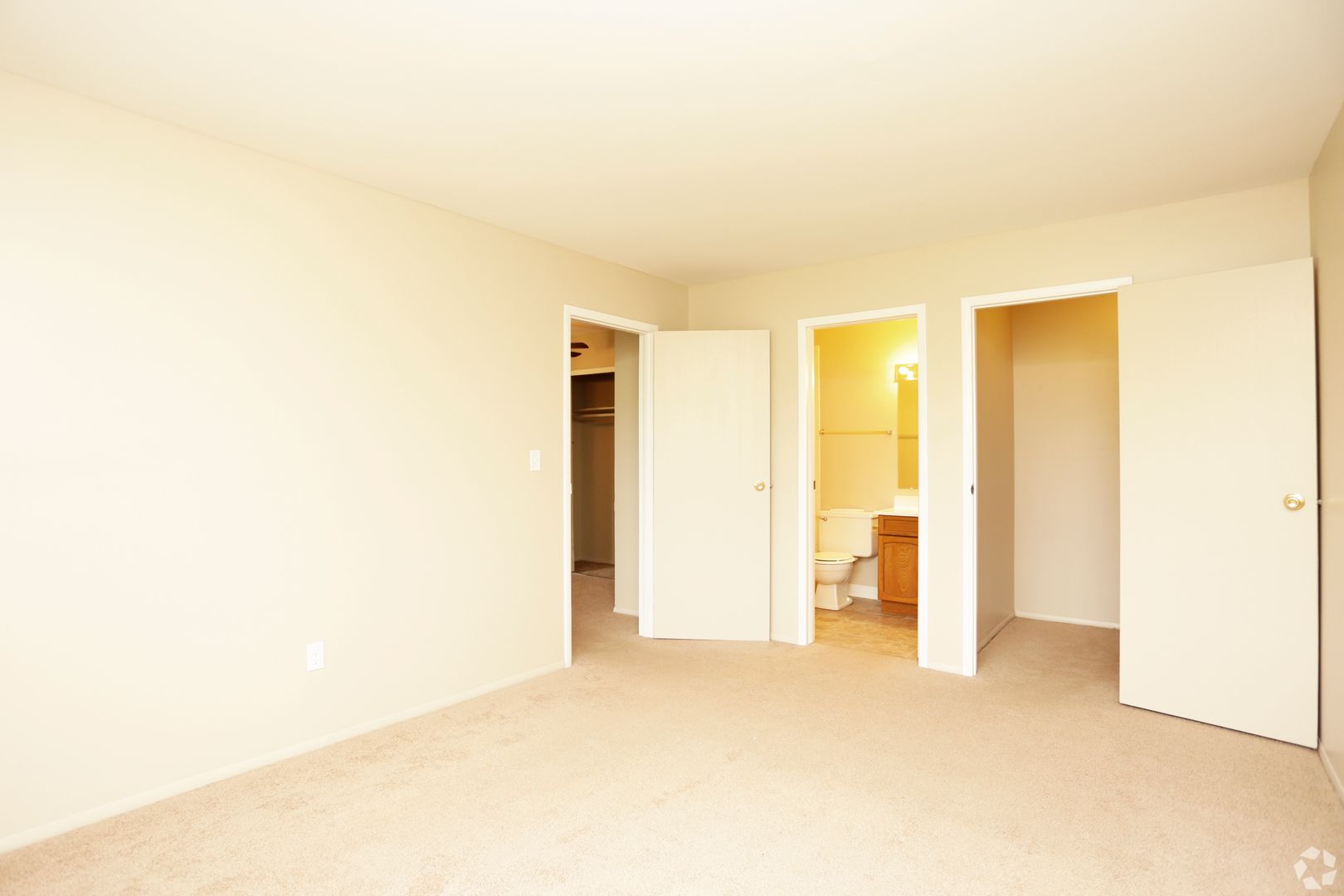 Laporte Apartment: 2400 Andrew Avenue