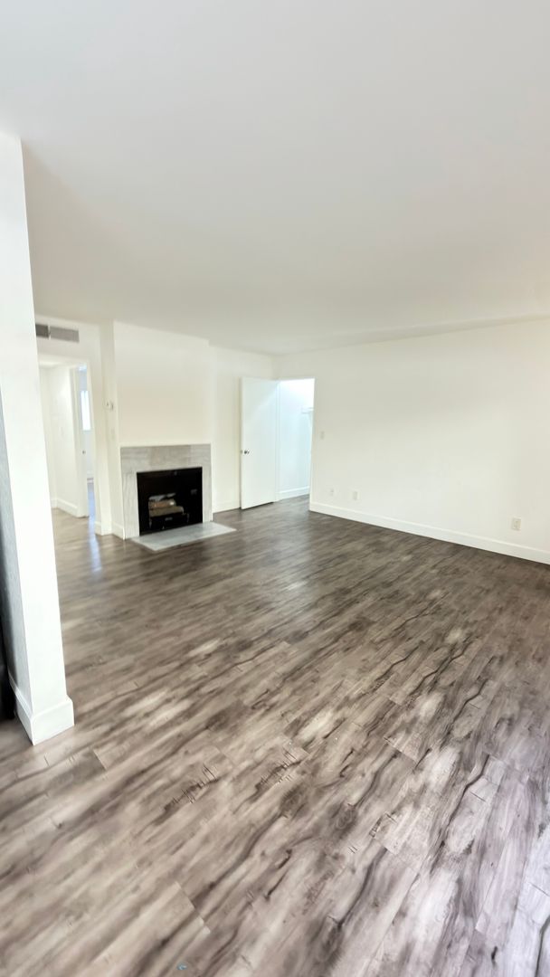 Los Angeles Apartment: 2204 S. Beverly Glen Blvd.,