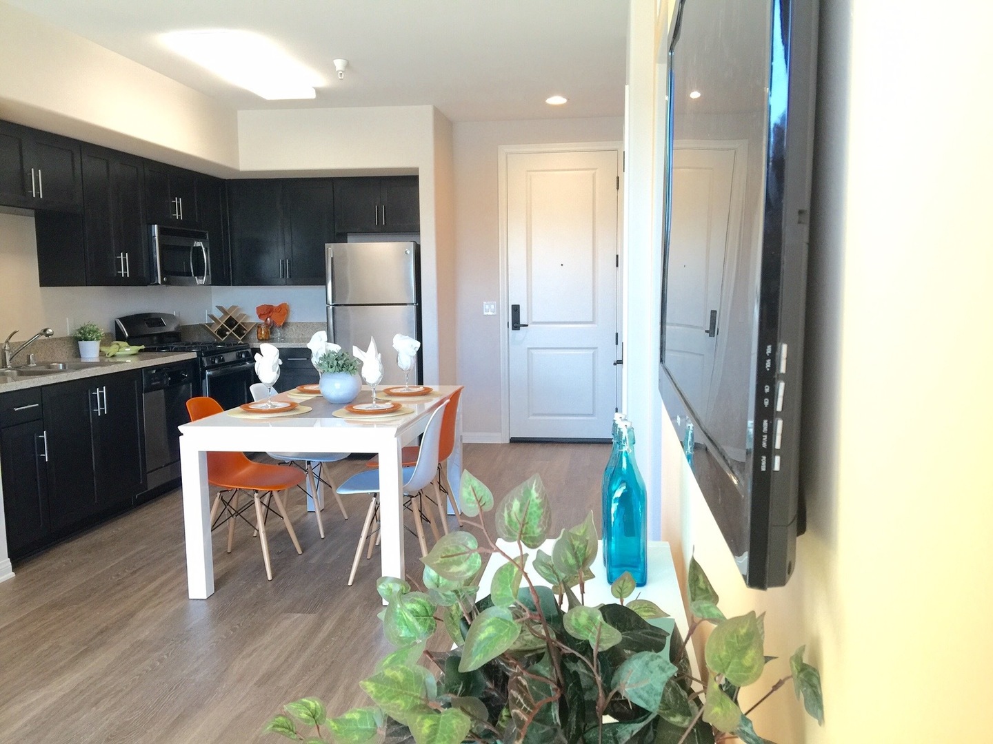 North Hollywood Apartment: 10455 Magnolia Blvd.,