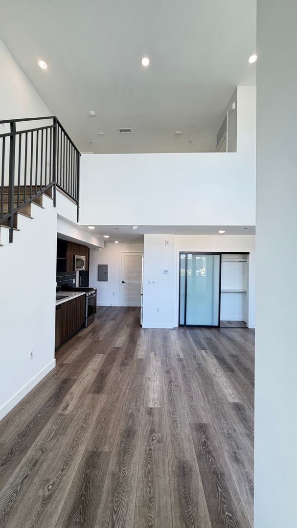 Los Angeles Apartment: 3550 Overland Ave