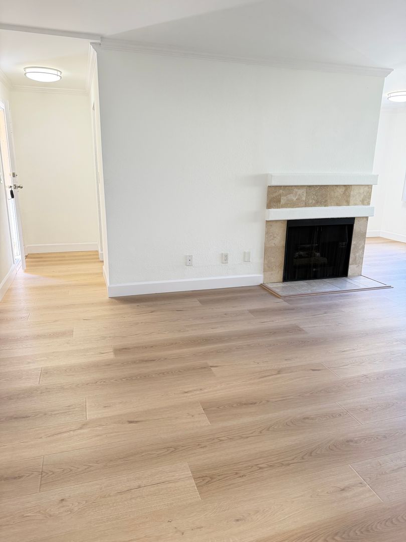 Los Angeles Apartment: 2204 S. Beverly Glen Blvd.,