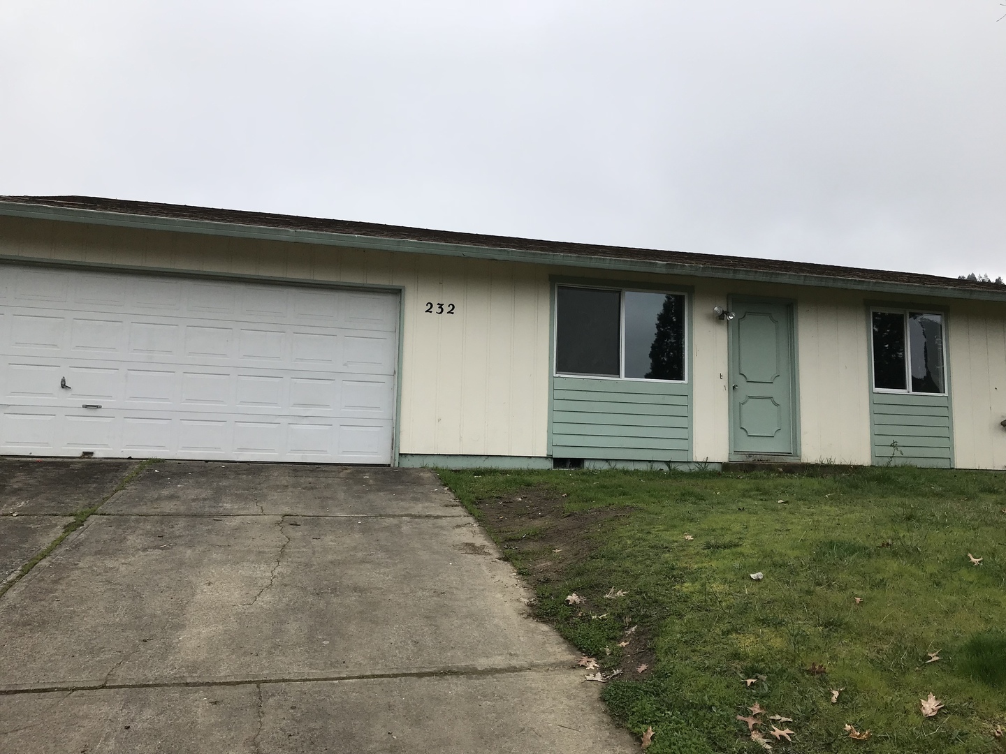 Myrtle Creek House: 232 Donald Terrace