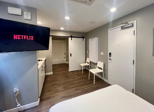 Move In Specials! Gorgeous Studio in the Heart Of Downtown San Diego! – photo 1