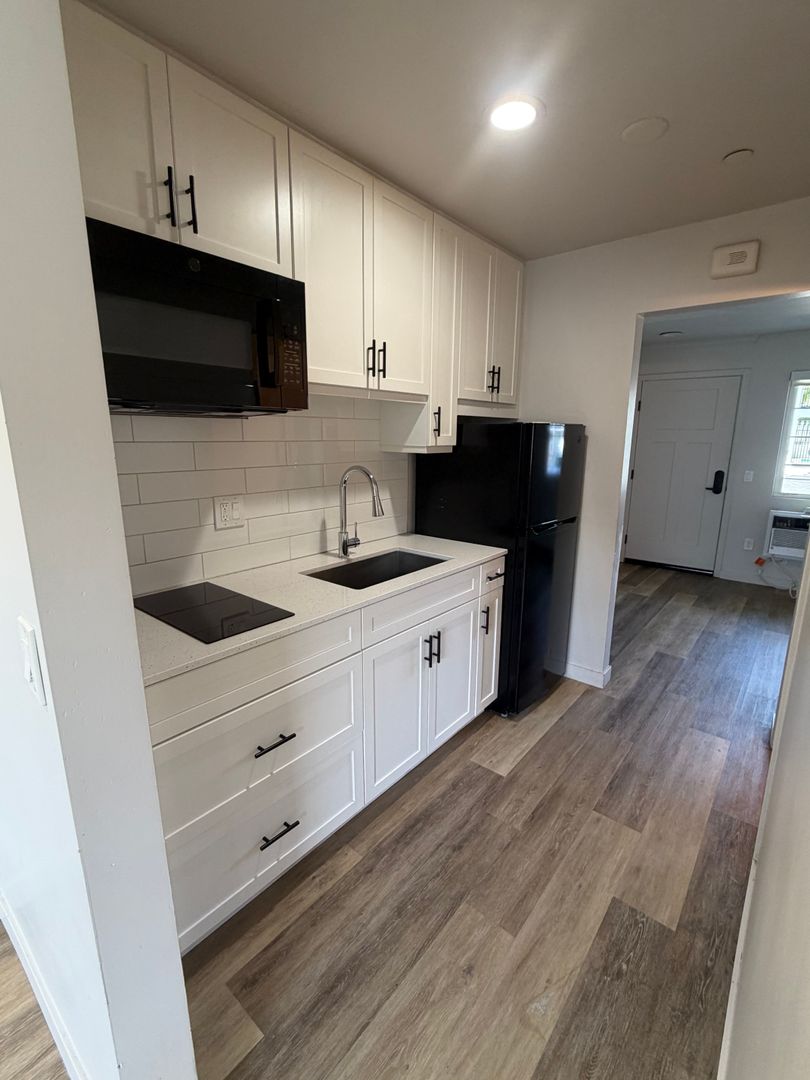 La Mesa Apartment: 7475 El Cajon Boulevard