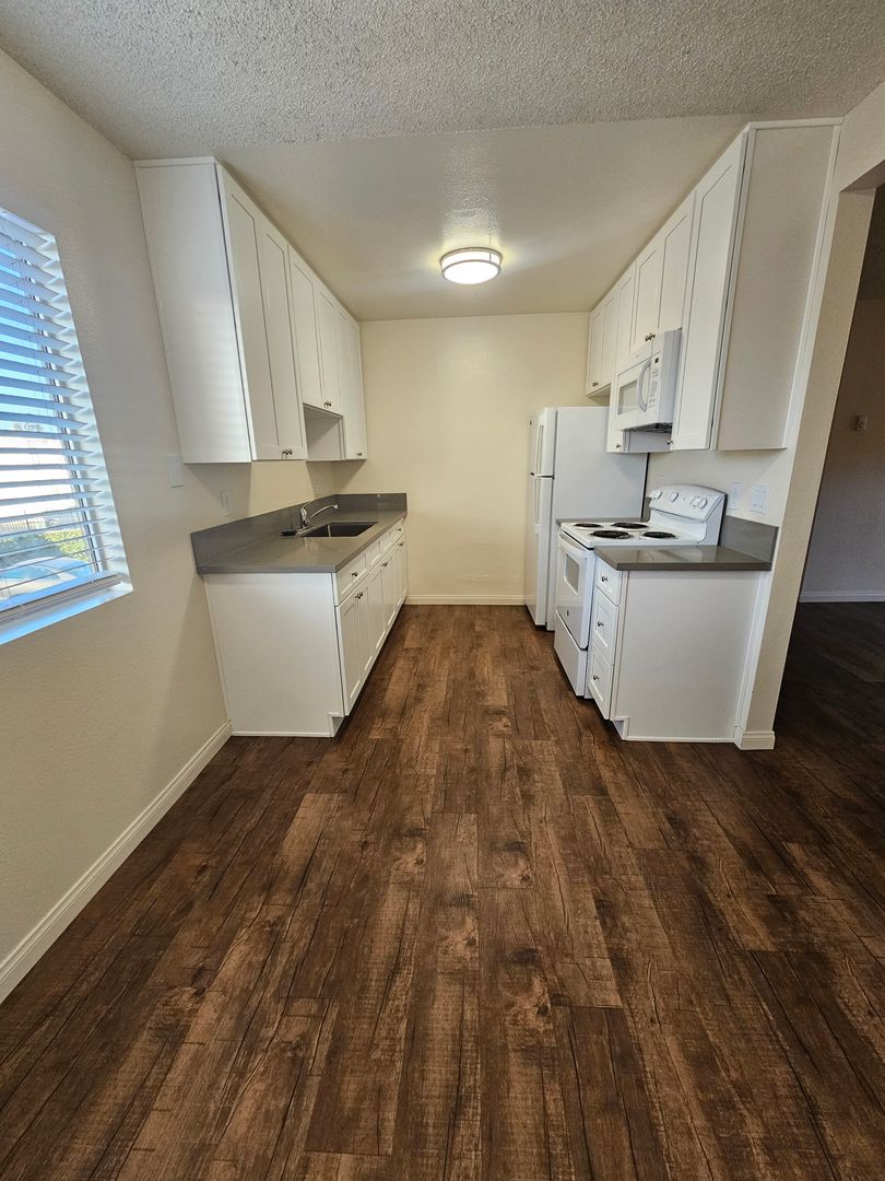 Chula Vista Apartment: 1051 Del Mar Avenue