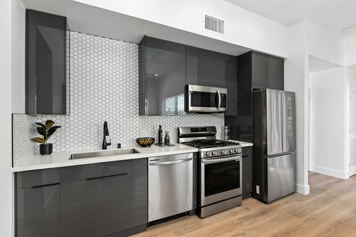 Brand-New Top-Floor 1 Bed / 1 Bath in the Heart of North Park – photo 1