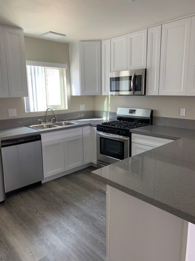 Oceanside Apartment: 707 - 709 Eaton Street