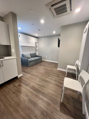 Spacious Studio With LARGE Bathroom In DtSD! 3-12 Month Lease Options! – photo 1