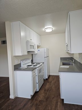 1 Bed 1 Bath Rental at 1051 Del Mar Ave, Unit 42, Chula Vista, CA – photo 1