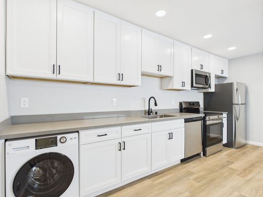 Newly renovated STUDIO in the heart of Pacific Beach! (a/c, w/d) – photo 1