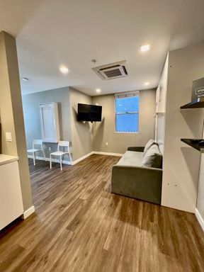 Gorgeous Studio in the Heart Of Downtown San Diego! Ask about Move In Specials! – photo 1
