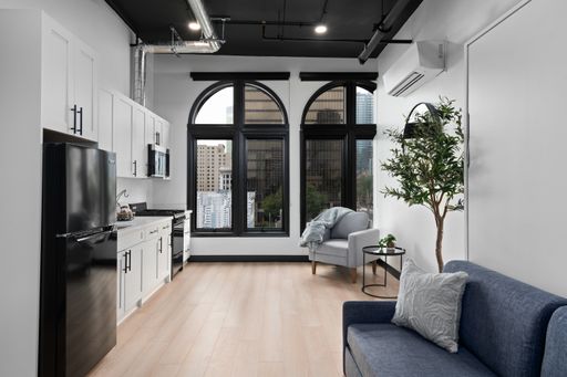1 MONTHS FREE! Modern Studio with High Ceilings and City Views! – photo 1